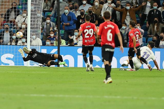 黄荣奇20分广东胜吉林 孙铭徽21分广厦负山西