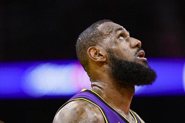 36岁威廉11场比赛1助攻遭解约 冬窗有望重返英超